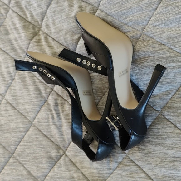 Frederick 's Of Hollywood Black Strappy Heels - Picture 3 of 5